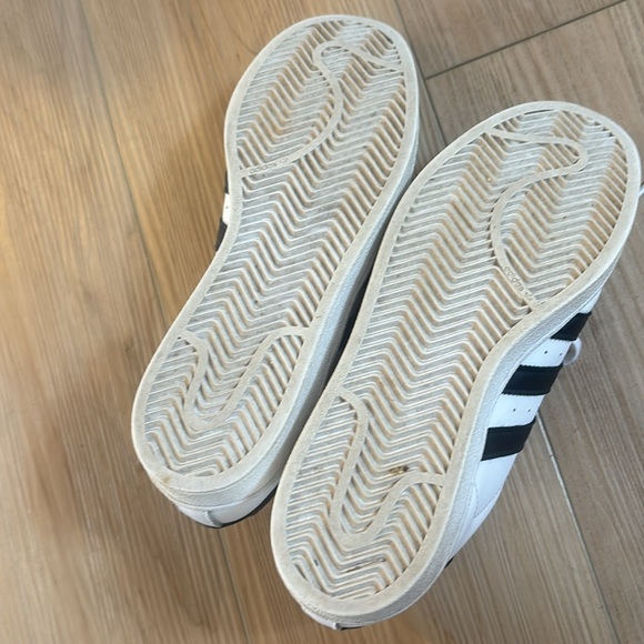 Excellent Used Condition Adidas Superstar sneaker - Picture 5 of 5